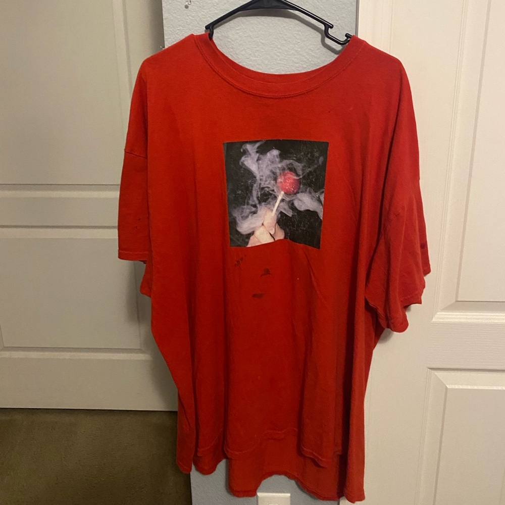 red lollipop tee